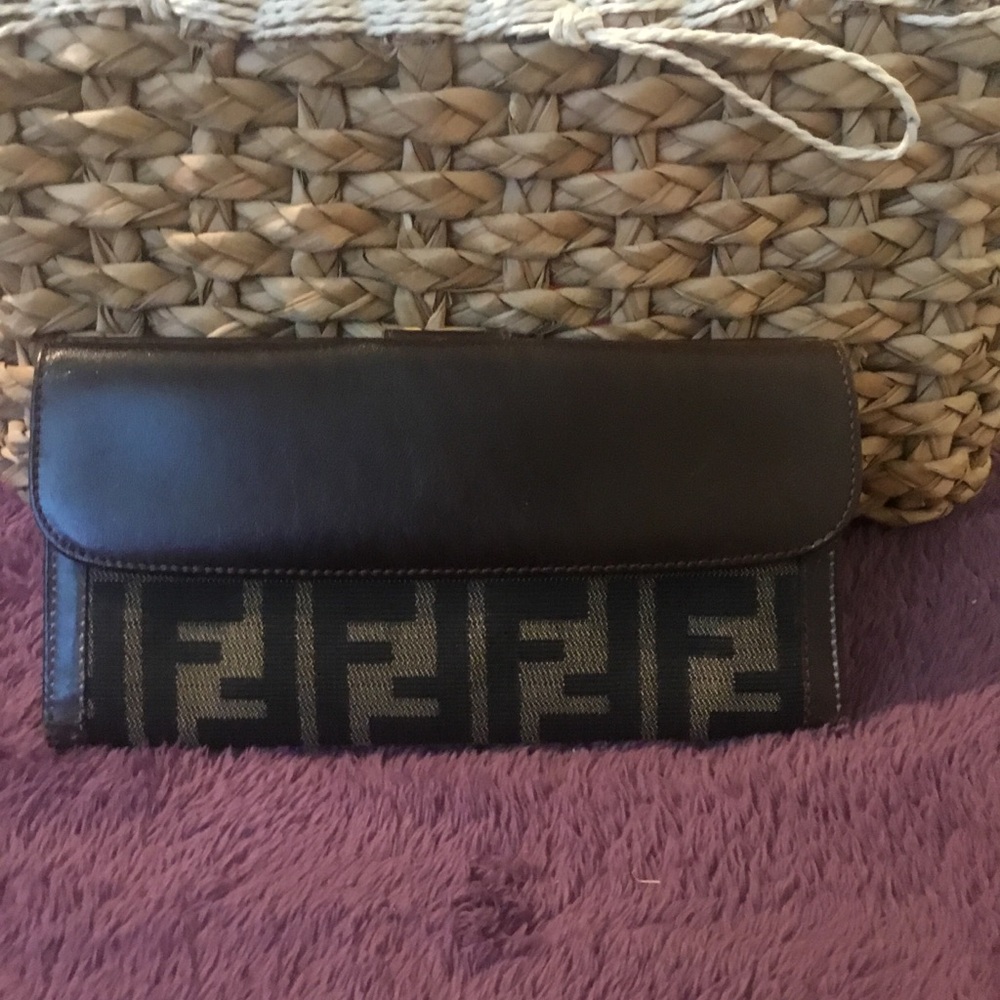 Vintage Authentic FENDI Zucca Bifold Brown Canvas/Leather Continental Wallet